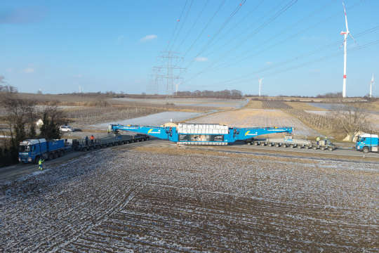 Das Duo ist komplett: Zweiter Großtransformator hat APG-Umspannwerk Sarasdorf erreicht